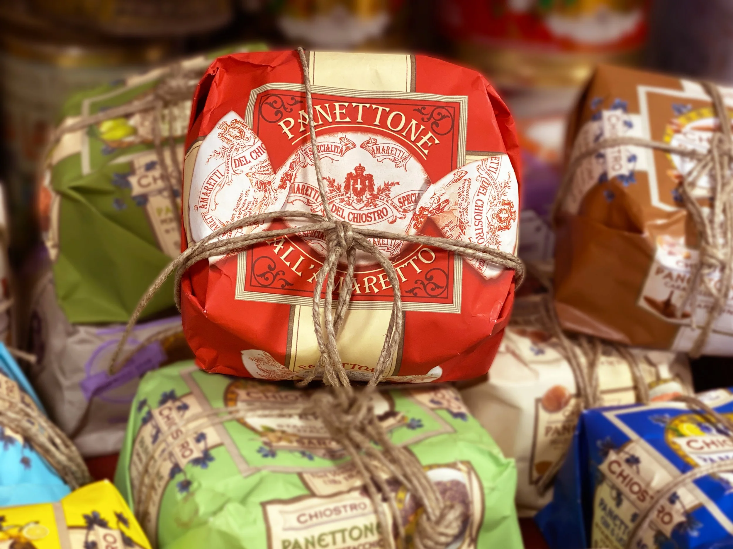 01810 Amaretto Panettone Hand Wrapped 750 g — B&R Classics